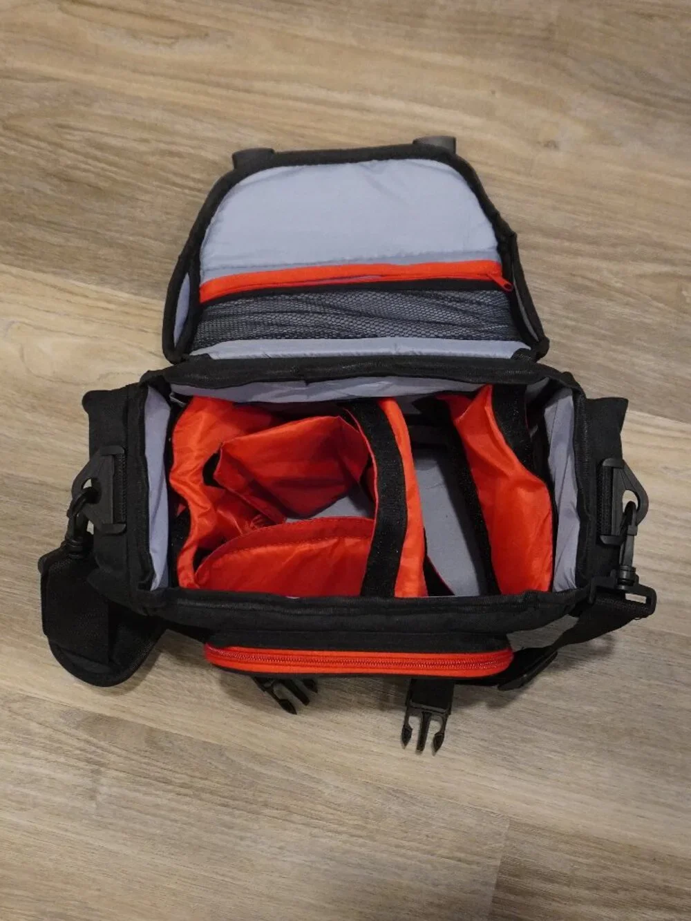 Focus Deluxe SLR Photo/Video Medium Camera Accessory Kit Case